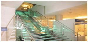 Glass staircase and railings at Le Meridien Delhi